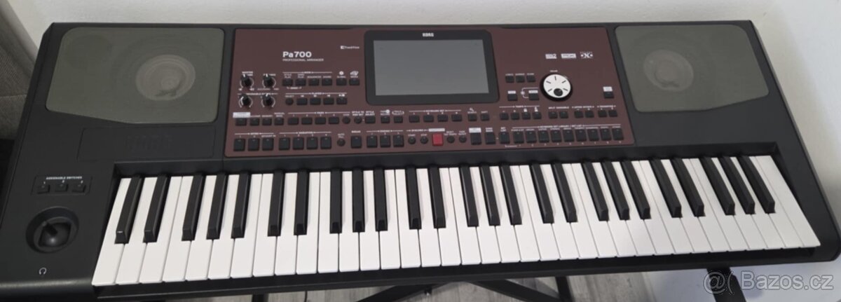 Korg pa 700
