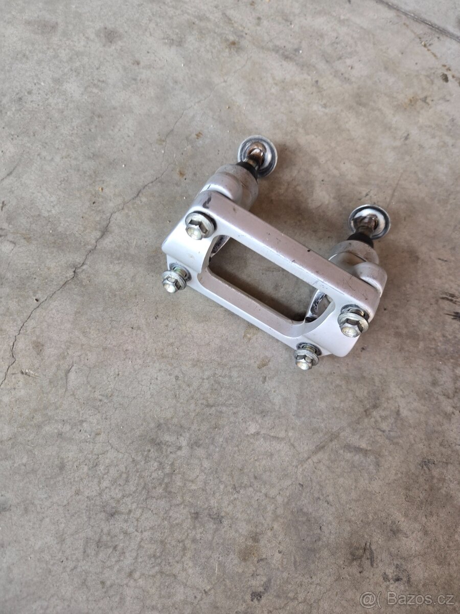 držak řiditek husqvarna 125