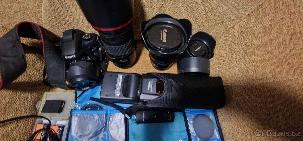 Prodám Canon 77D s příslušenstvím