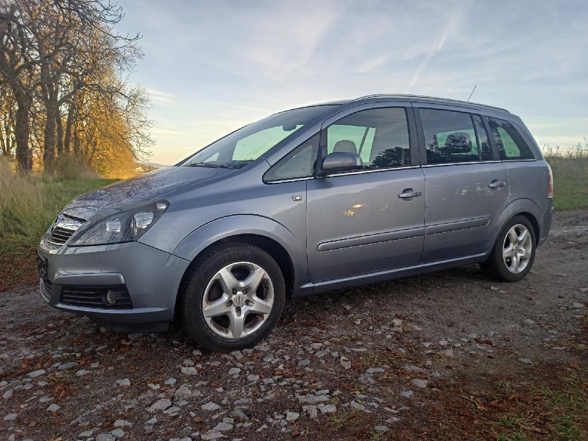 Zafira B 1.8 benzín, r.v.2008, najeto 180 400 Km, 7 míst