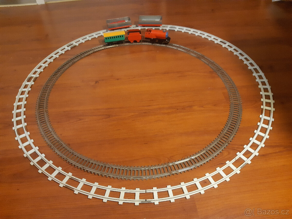 plechový vláček na klíček