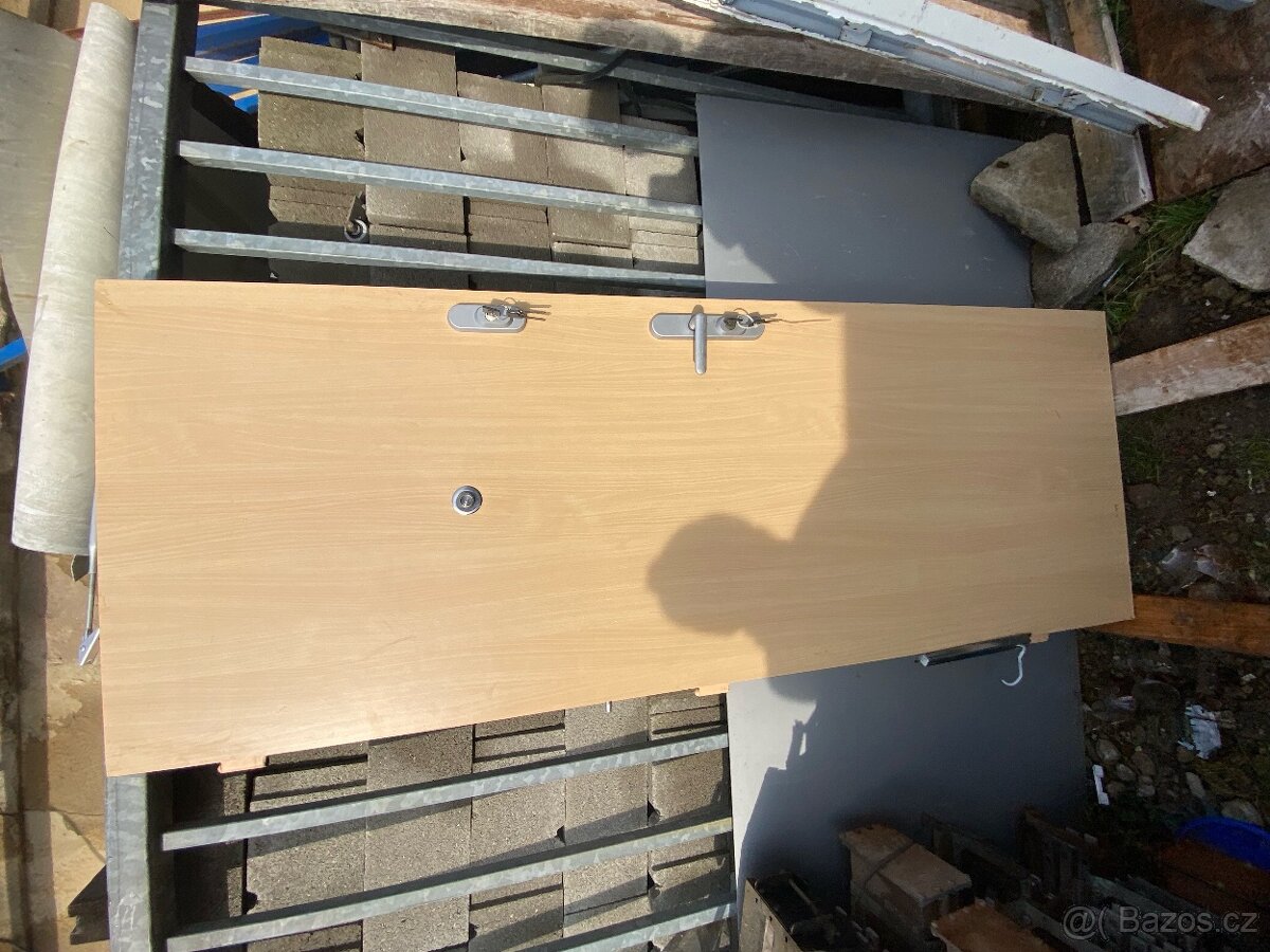 BEZPEČNOSTNÍ DVEŘE 4.třída včetně zárubně z banky