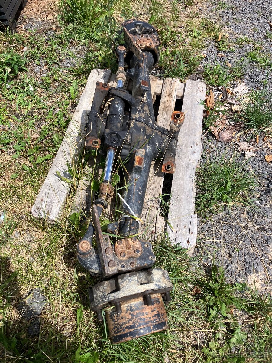 Přední náprava cararo