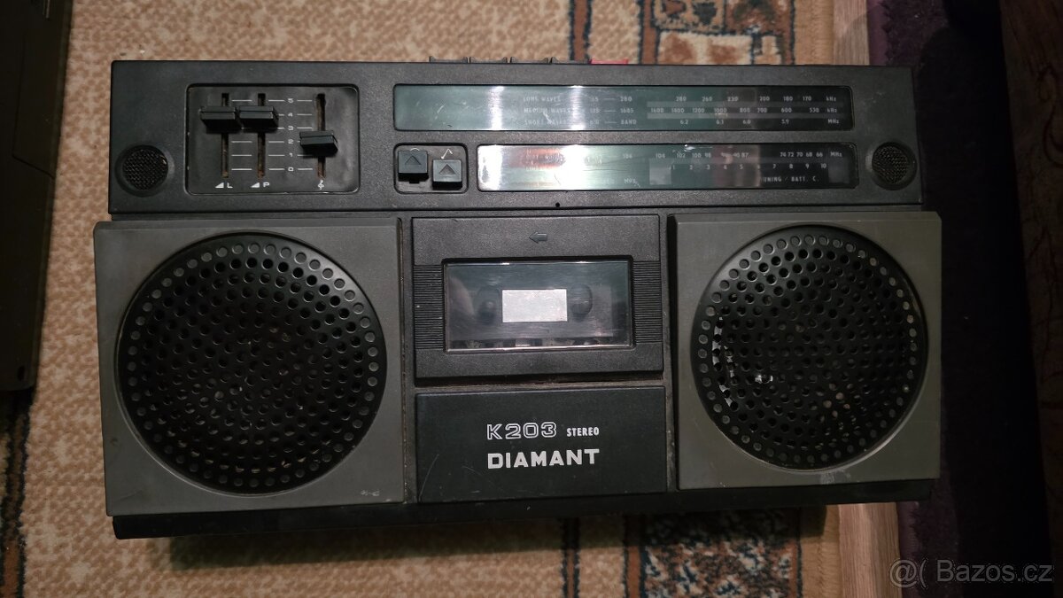 Radiomagnetofon ,rádia,gramorádio