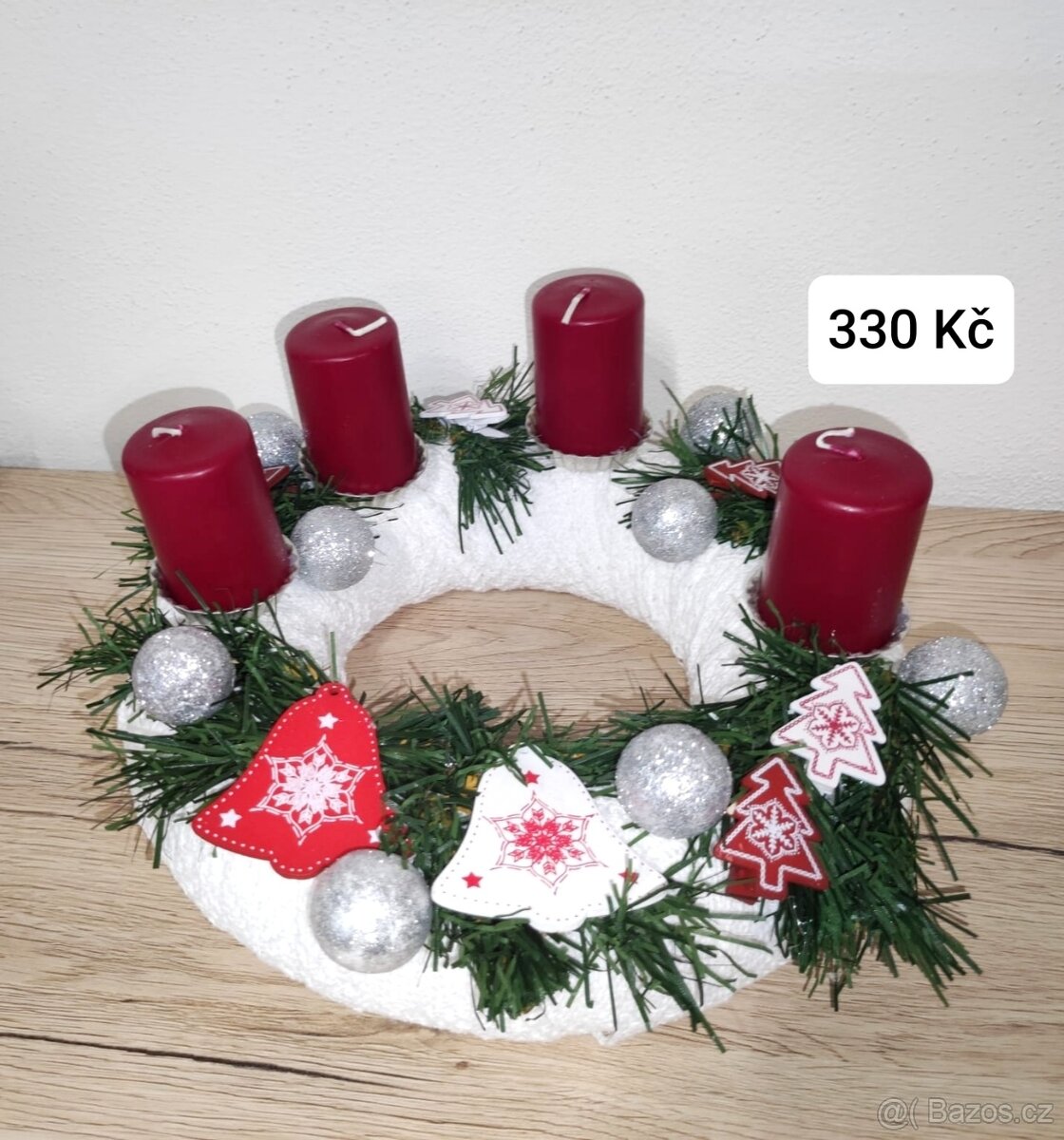 Prodám trvanlivý adventní věnec ( stříbrno - červený);
