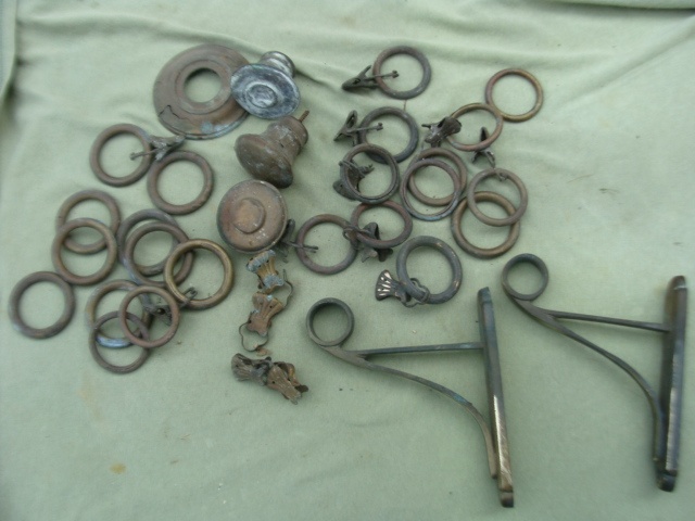 Staré mosazné záclonové díly