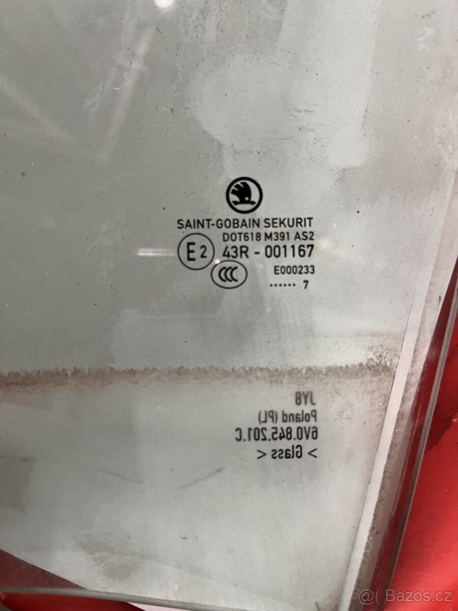 Sklo předních levých dveří Škoda Fabia 3