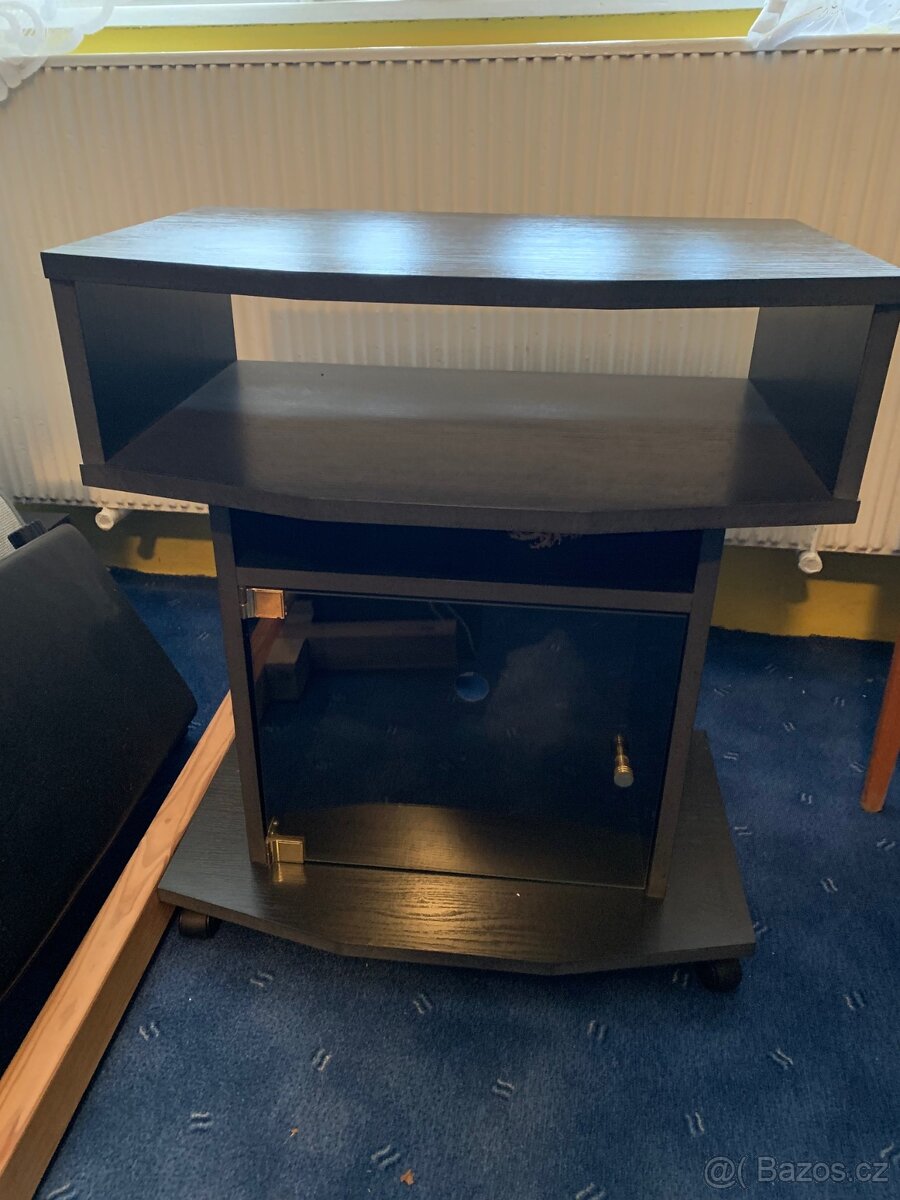 TV stolek černý