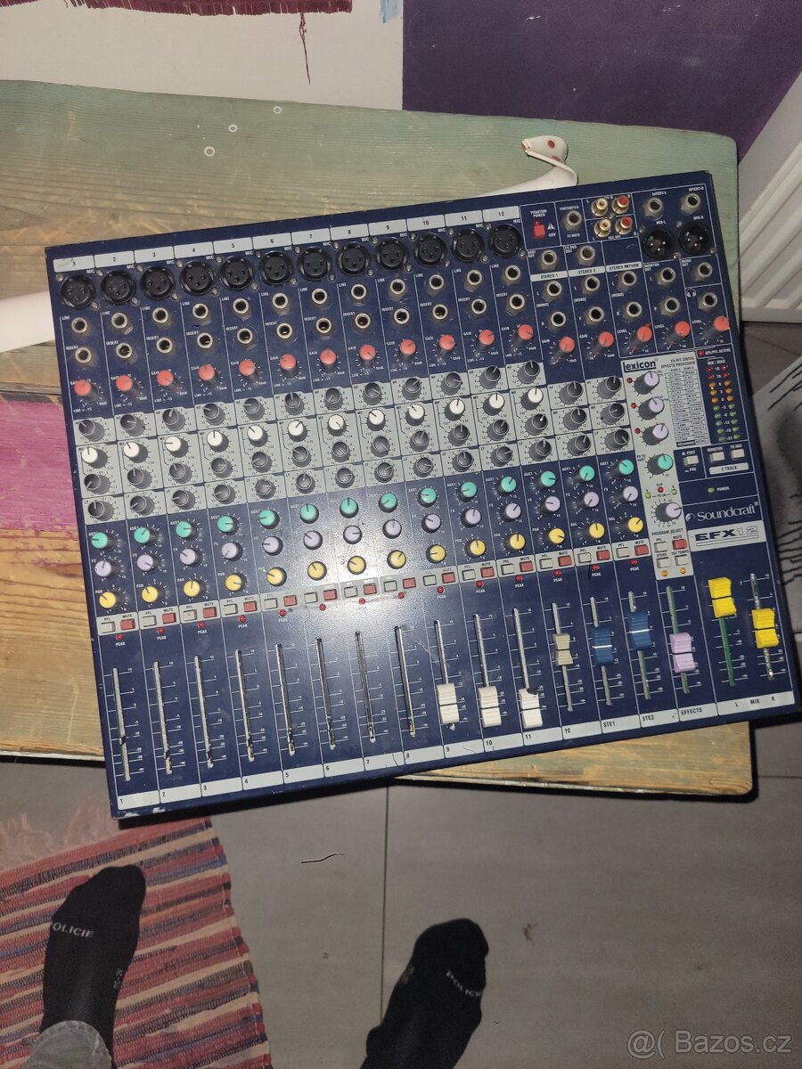 MixáK Soundcraft efx-12