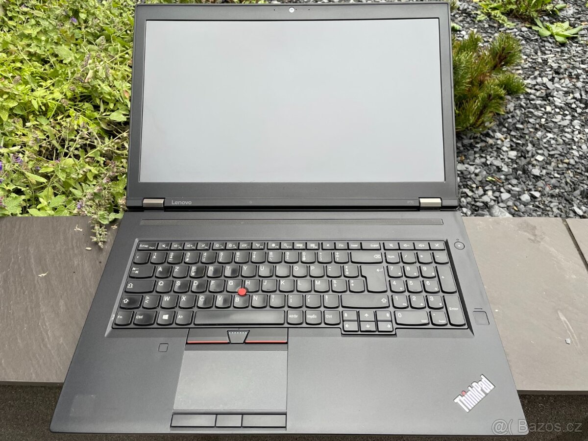 herní / pracovní notebook 17" LCD - Lenovo P70 - VGA 4GB