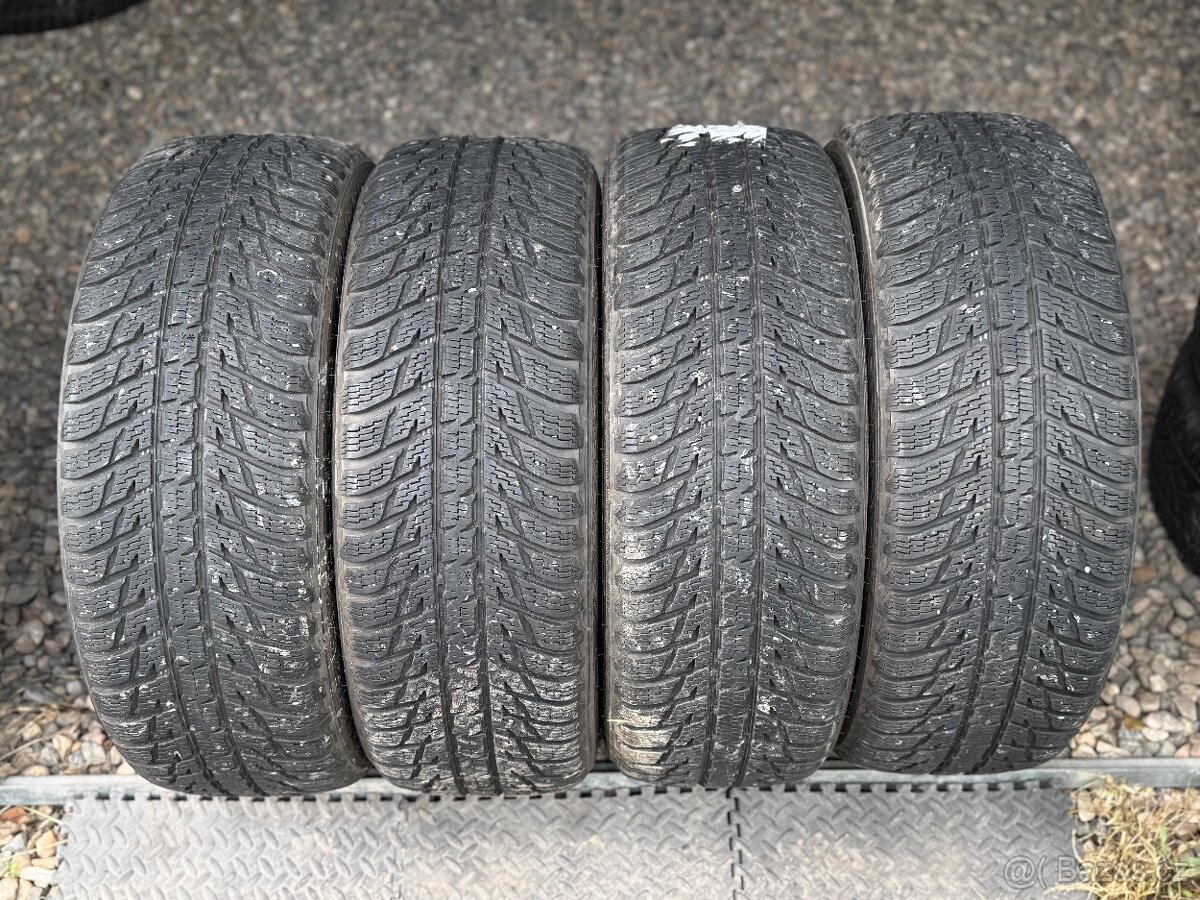 225/60/17 - Nokian zimní sada pneu