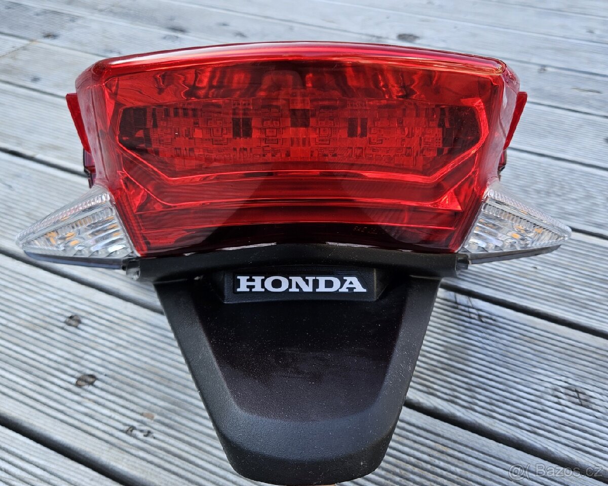 Díly Honda PCX 125 2014 - 2017 LED zadní světlo