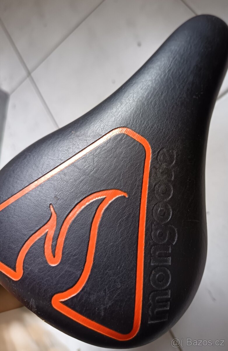 BMX, Dirt sedlo Mongoose