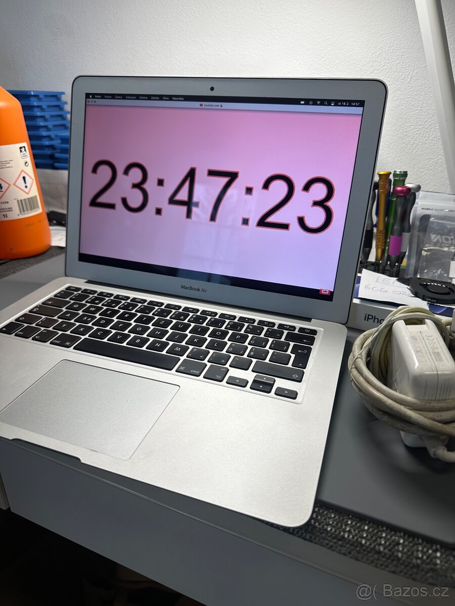 Macbook Air 2017 - 250gb, origo adaptér