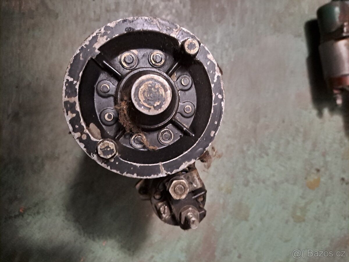 Prodám startér na traktor