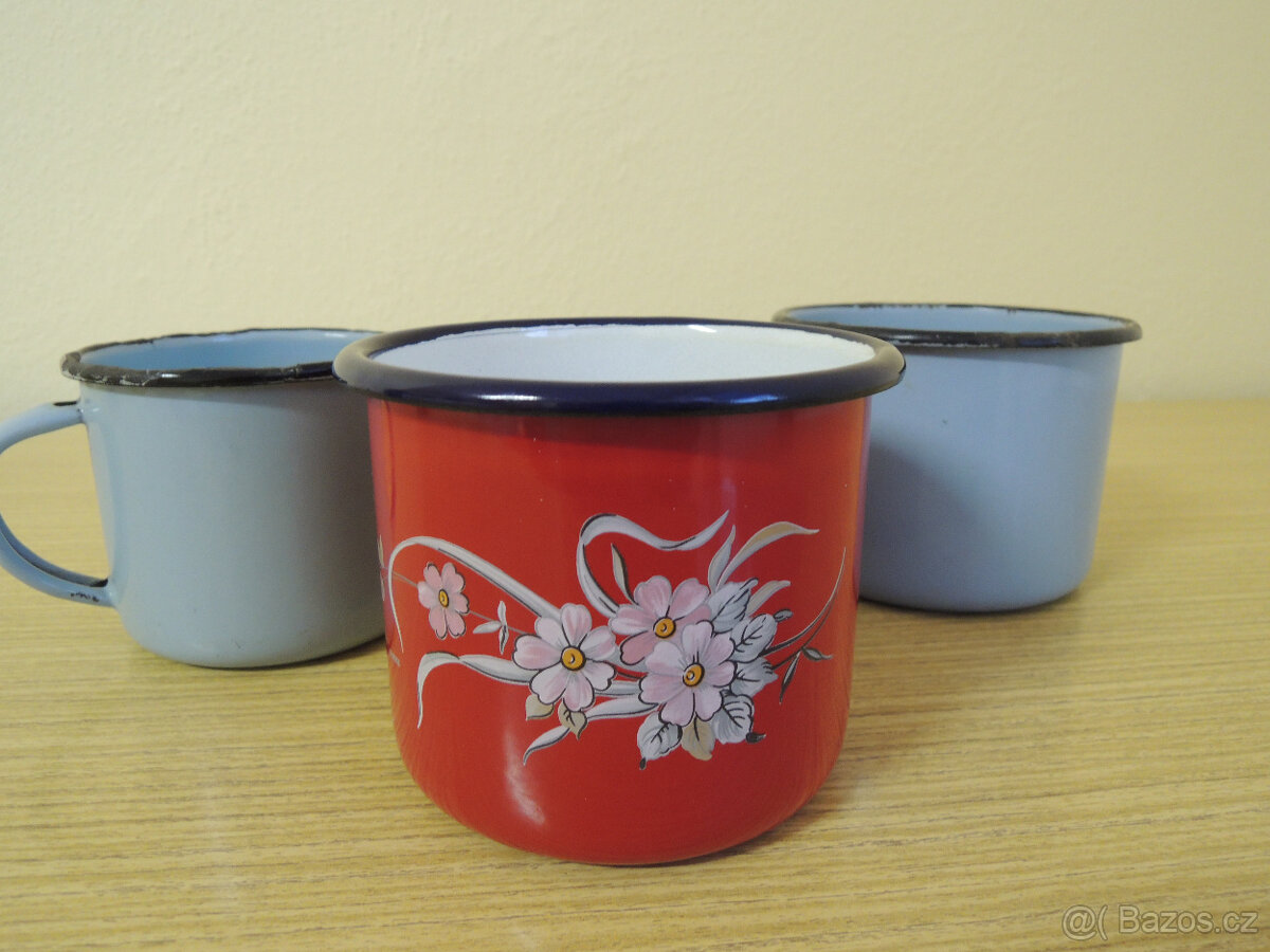 Plechové hrníčky