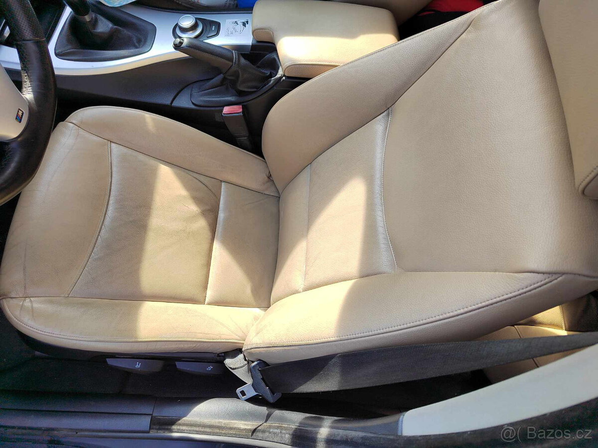 BMW E91,sedan,  kožený interier včetně tapeců