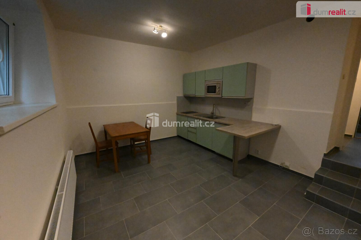 Pronájem bytu - ateliért 2+kk 37 m2 Praha 9 Prosek Na Stráži
