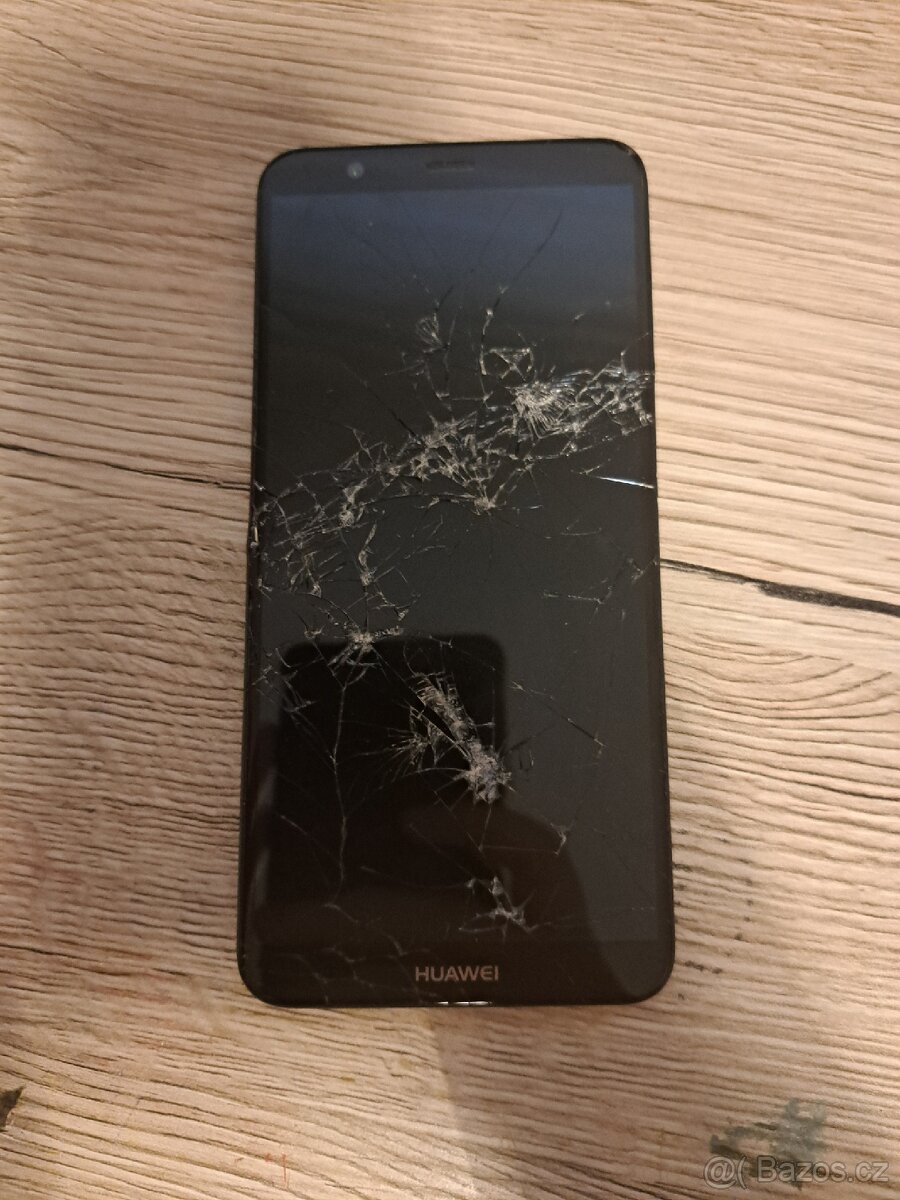 Mobil Huawei Plně nefunkční rozbitej na DÍLY