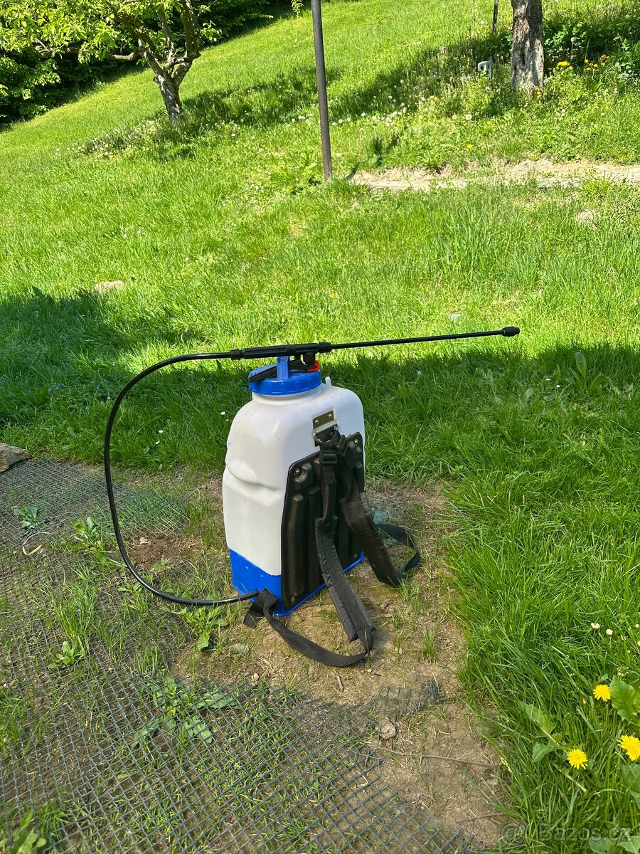 Zádový postřikovač Geko