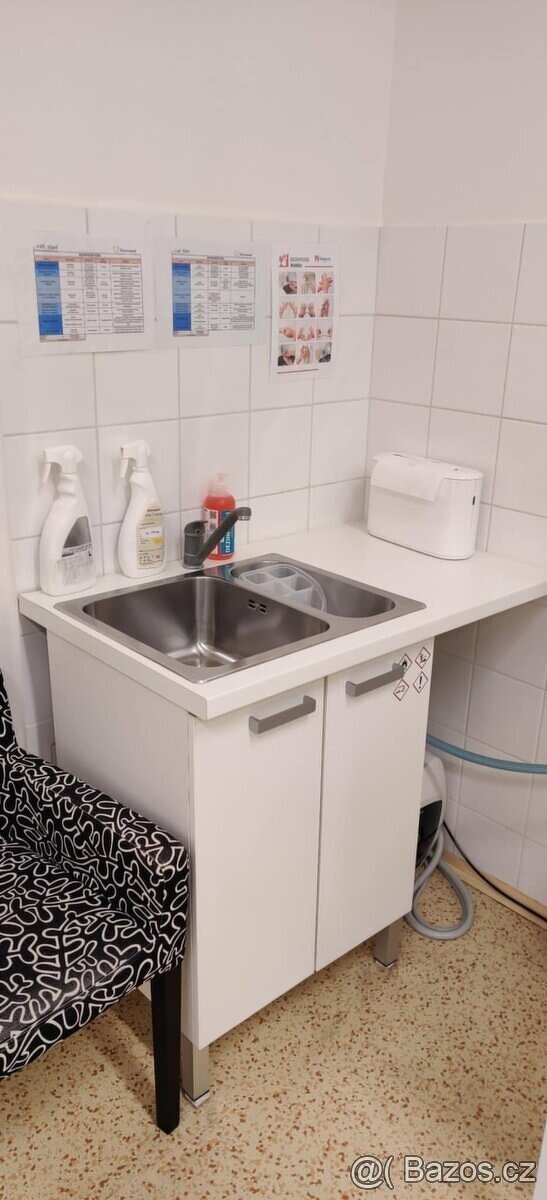 Dřezová skříňka