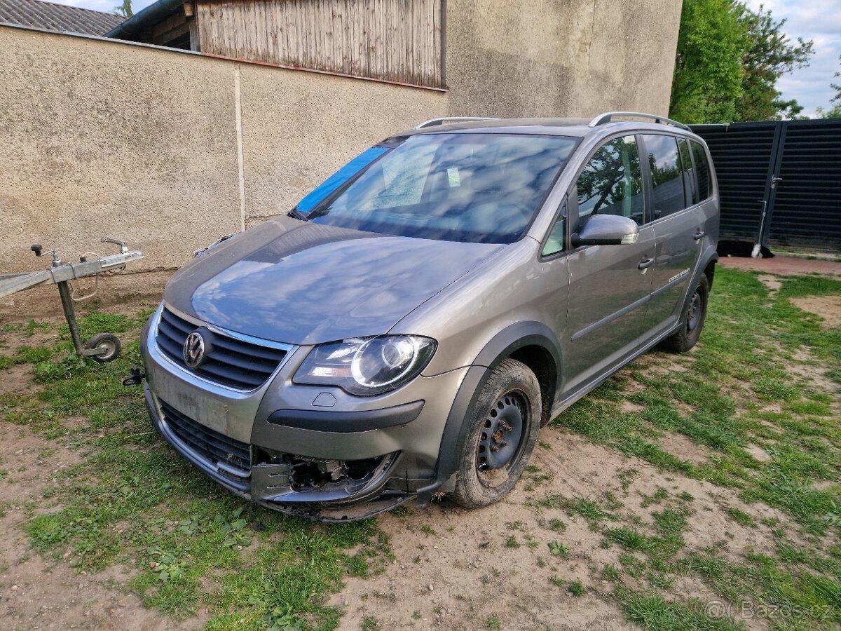 Volkswagen Cross Touran na náhradní díly