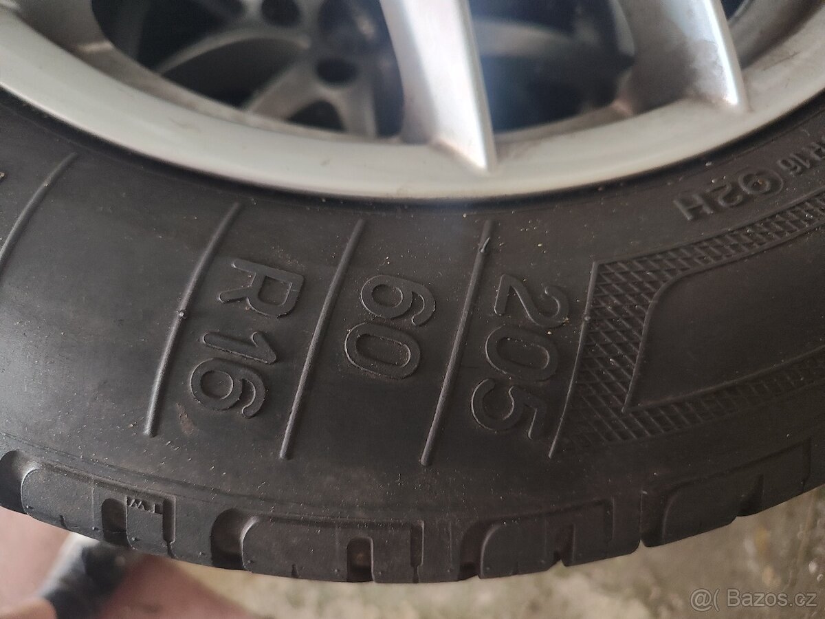 R25 205/60 Nissan Primera