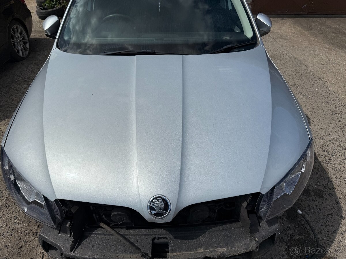 Kapota Skoda Octavia 3 2013-2017 stribrna