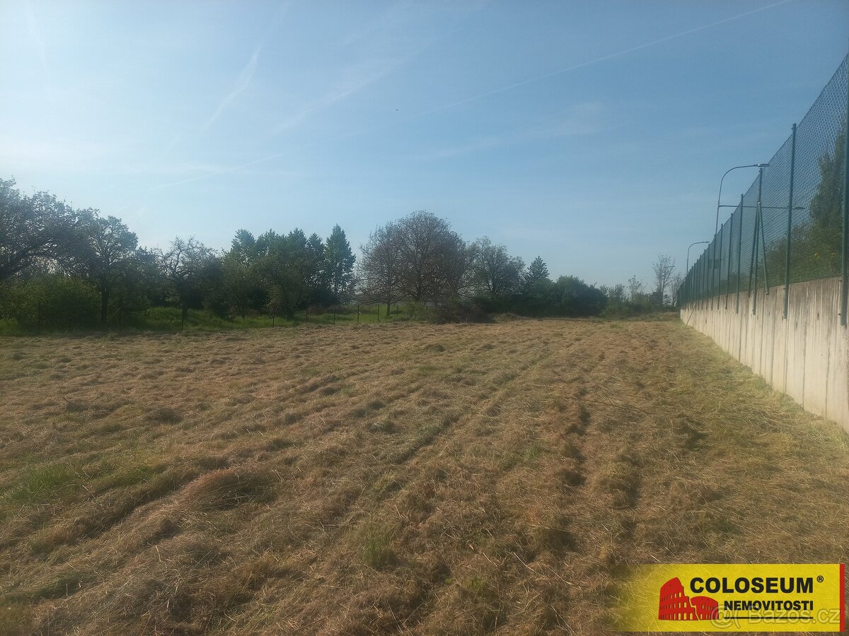 Sebranice - zahrada, 2000 m2, příjezdová asfaltová komunikac