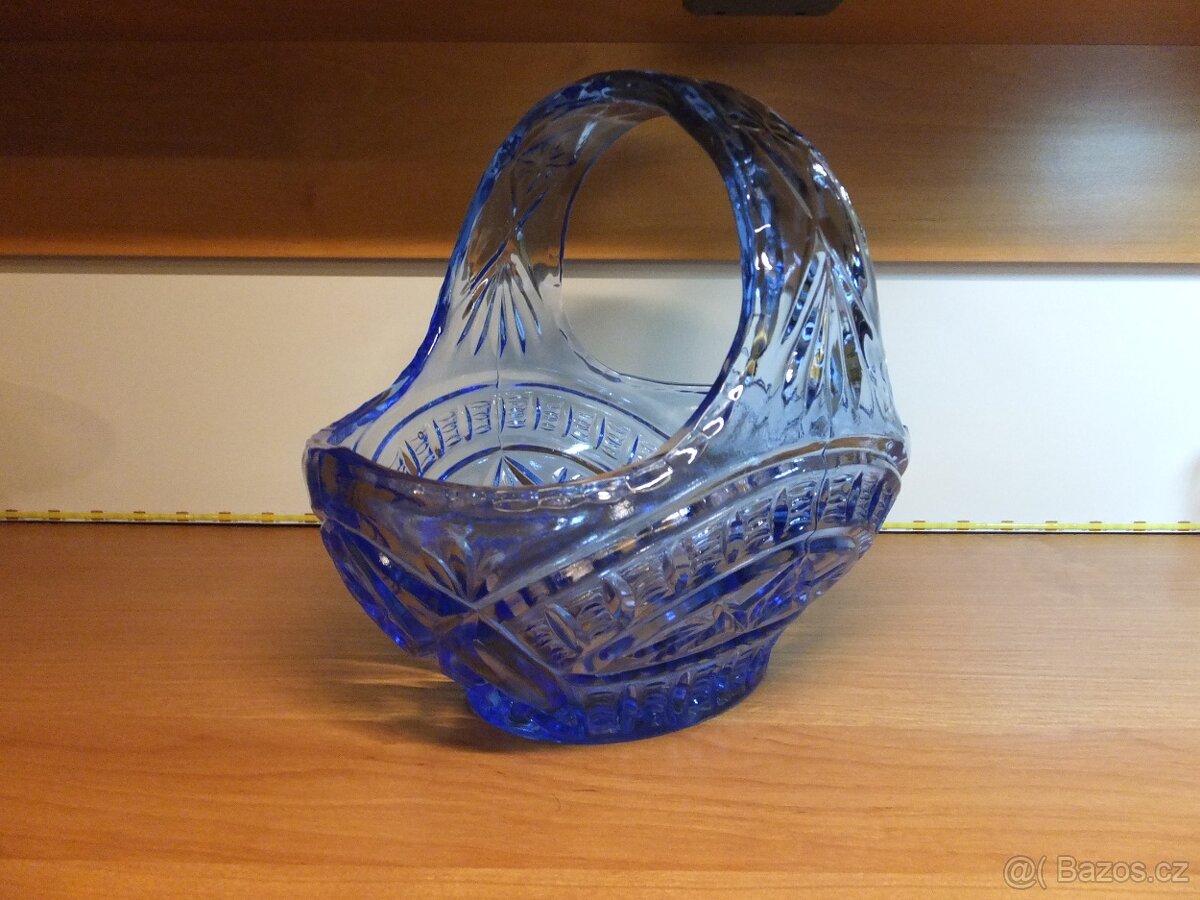Retro krásný modrý velký lisovaný košík, váha 1781 g.