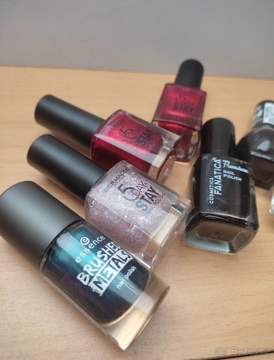 Laky na nehty, 13ks za 200,-