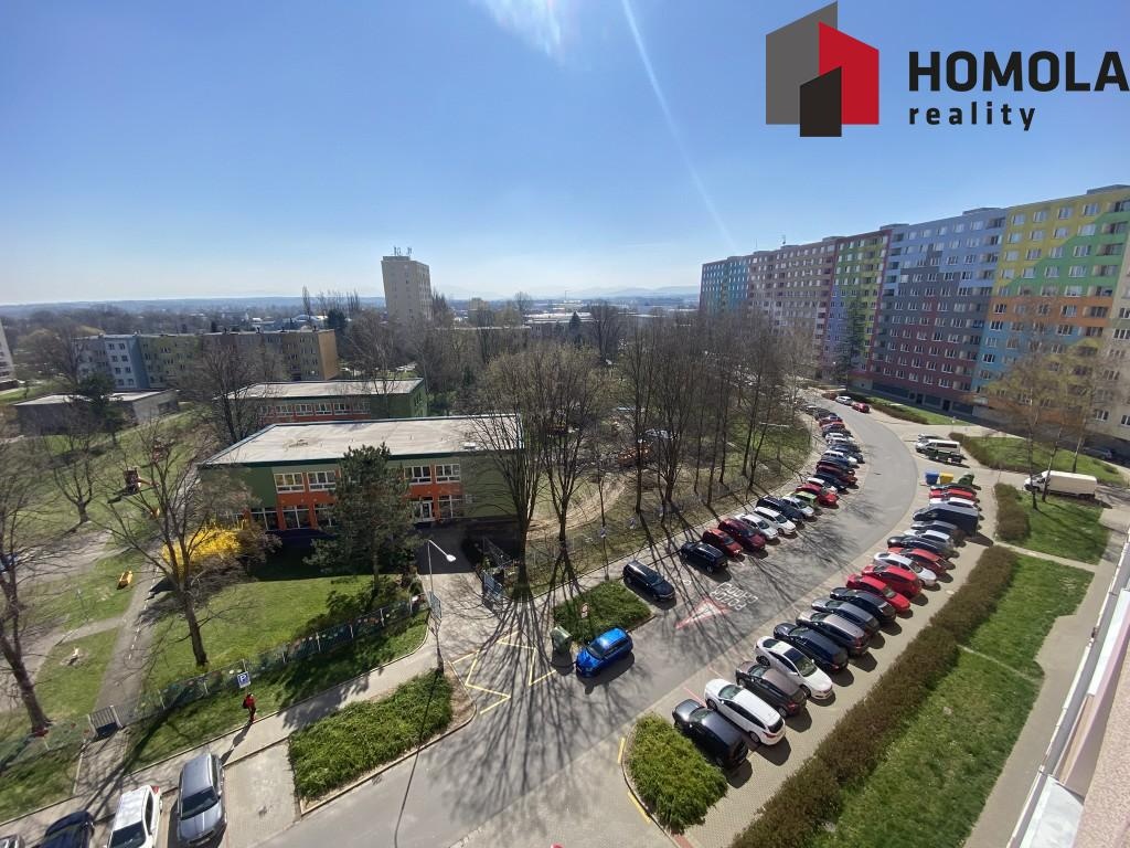 Velký byt 4+1, 94m2, s lodžií.