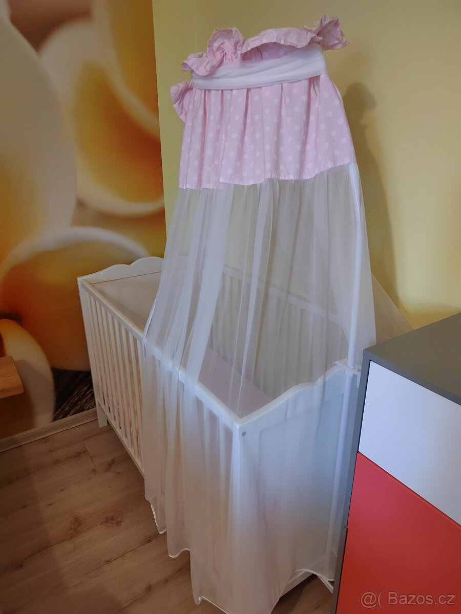 Postýlka s nebesy a matrací