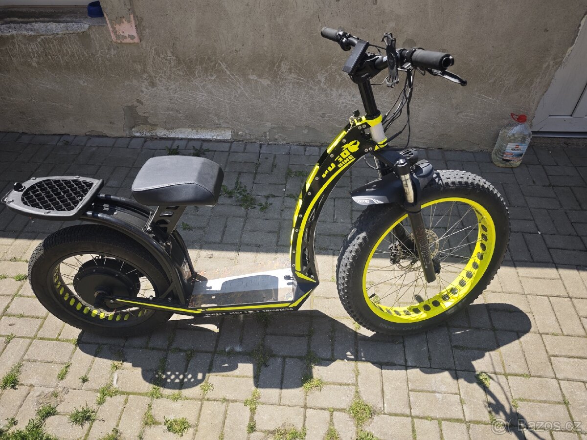 Elektrokoloběžka Hugobike X
