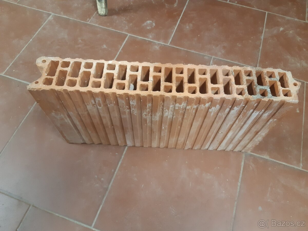 Porotherm vencovka, zakladaci cihla 38