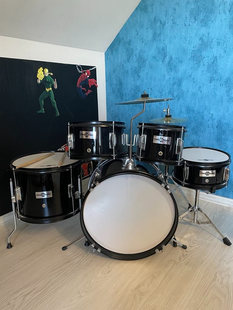 Prodám dětskou bicí soupravu Gear4music