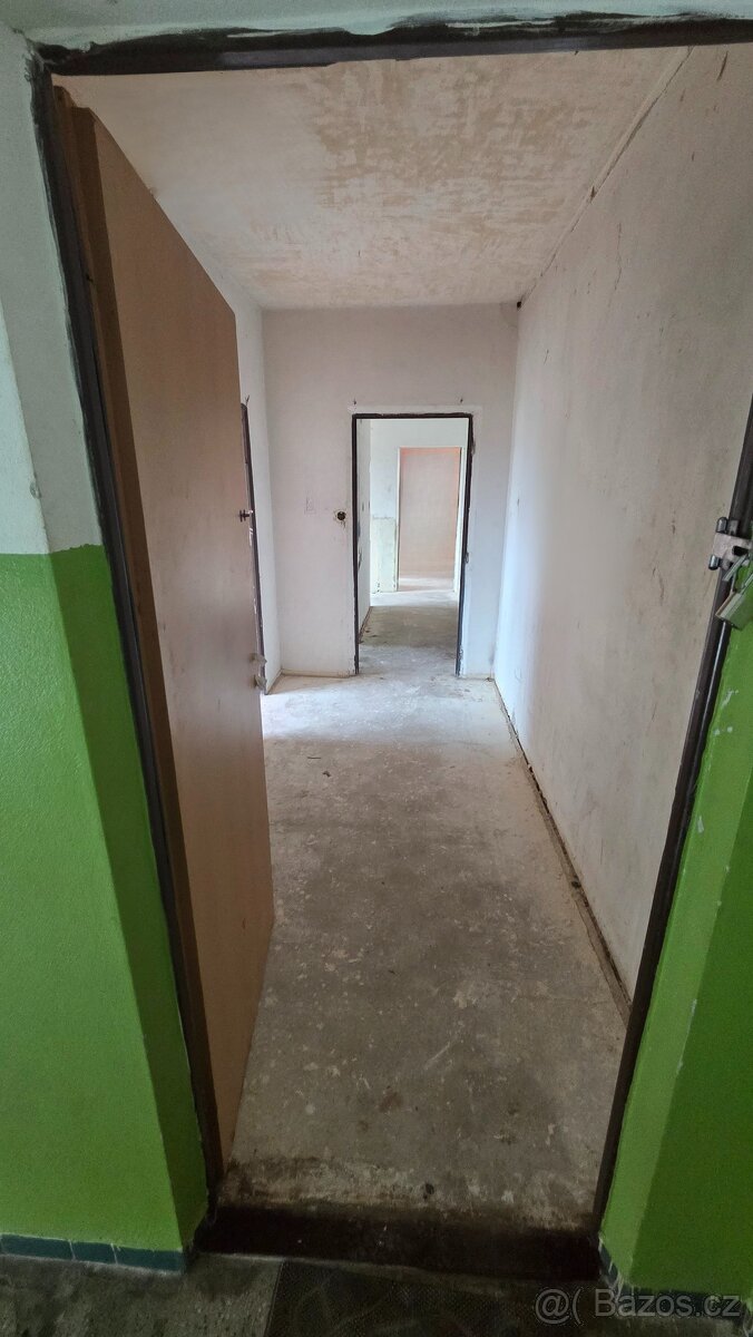 Byt 3+1 (69 m²) s garáží v Lesné u Tachova k rekonstrukci