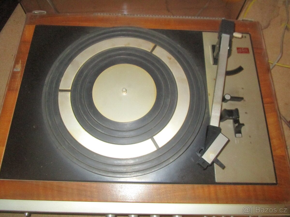 starý gramofon Tesla s reproduktory+desky