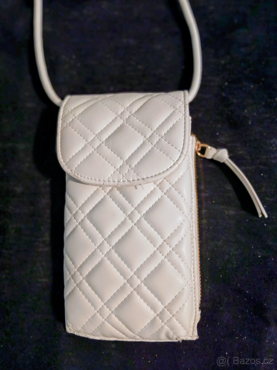 bílé pouzdro na mobil závěsné