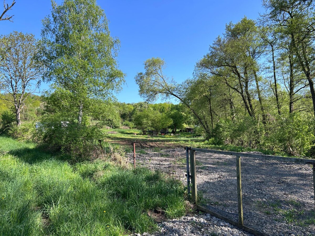 Prodám zahradu 7 763m2