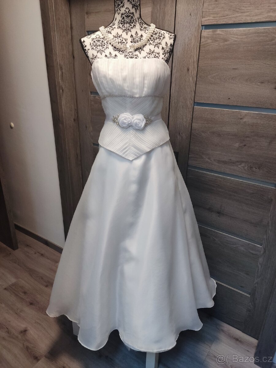 Krásné svatební šaty vel. 38