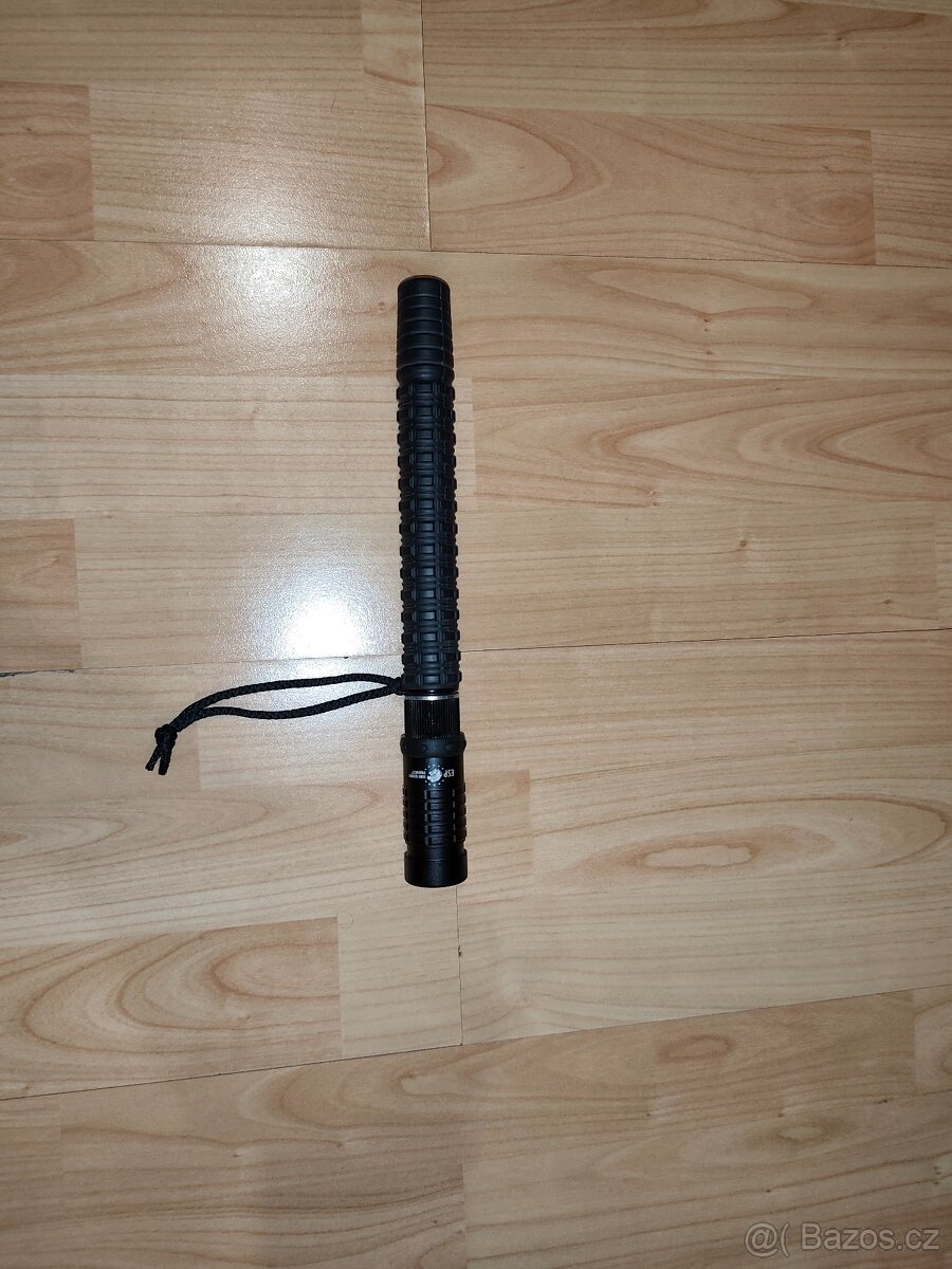 Kalený teleskopický obušek ESP 21" se svítilnou