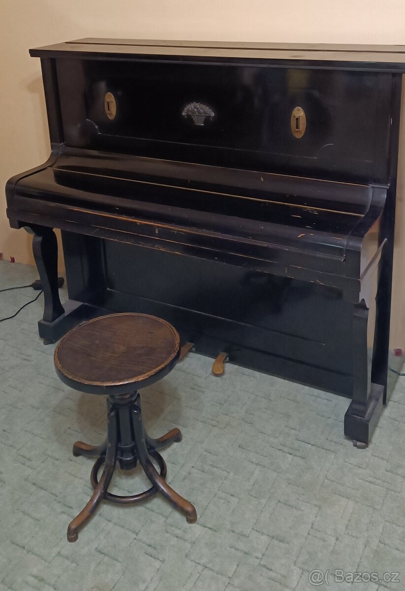 Pianino PETROF piáno, klavír