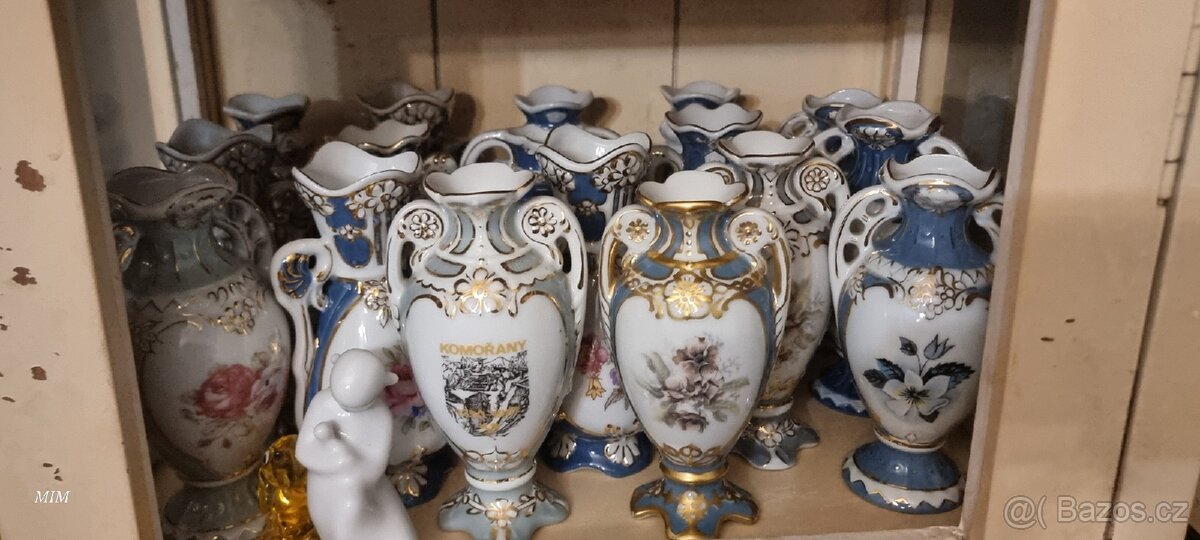 Starožitné vázičky porcelánka l znač. Royal Dux Bohemia