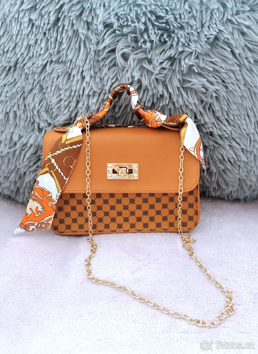 nová kabelka do ruky, na řetízek