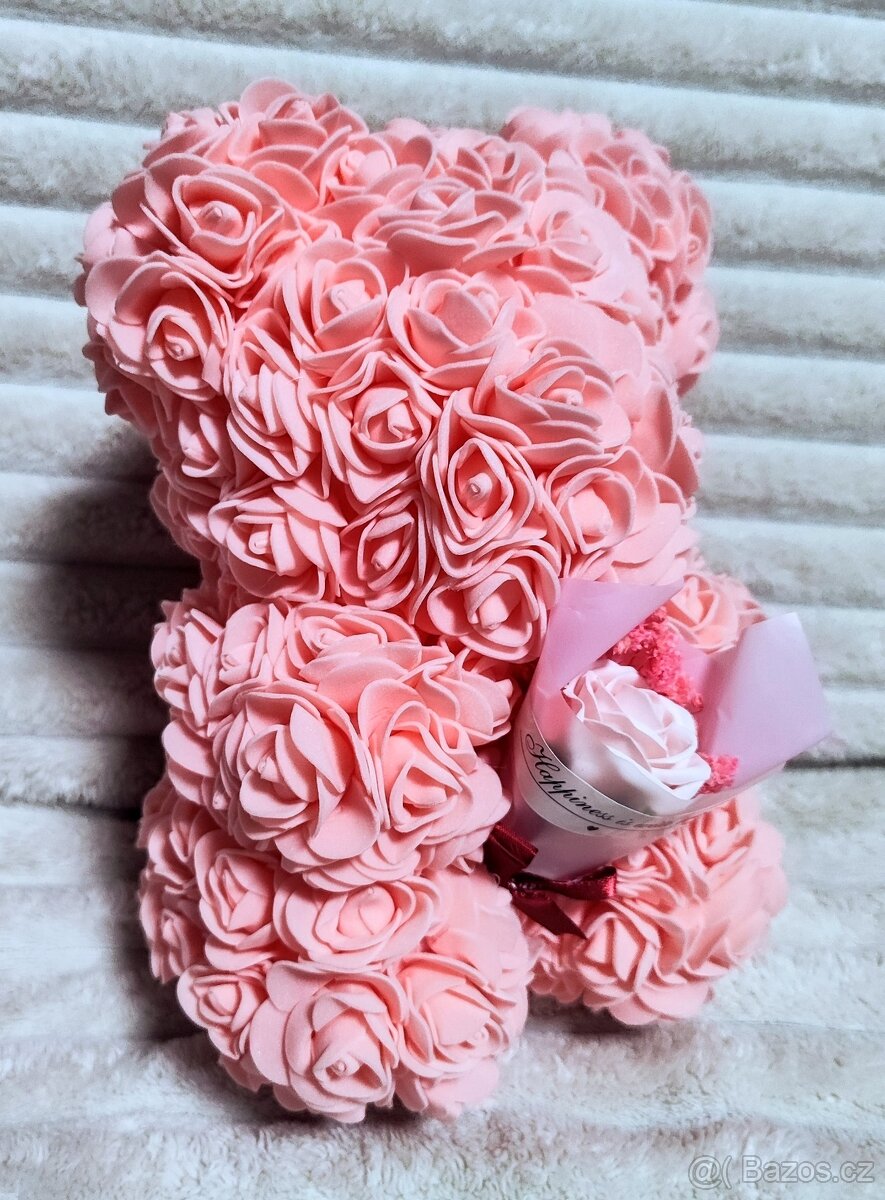 Medvídek z růží, méďa s kyticí, Valentýn, meruňka