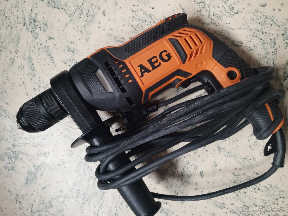 Příklepová vrtačka AEG
