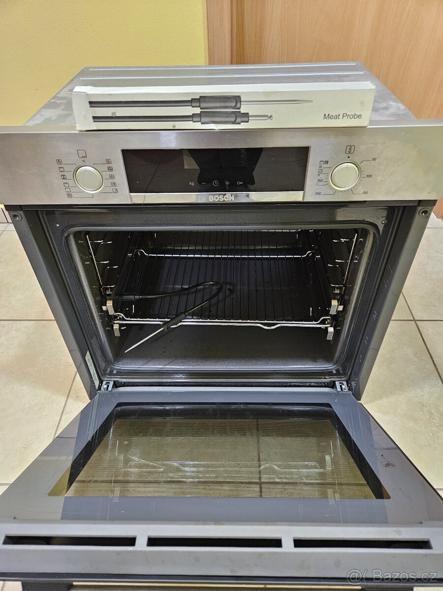 Vestavná horkovzdušná trouba Bosch