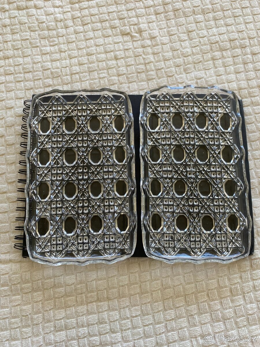 Skleněný servírovací tác 2ks