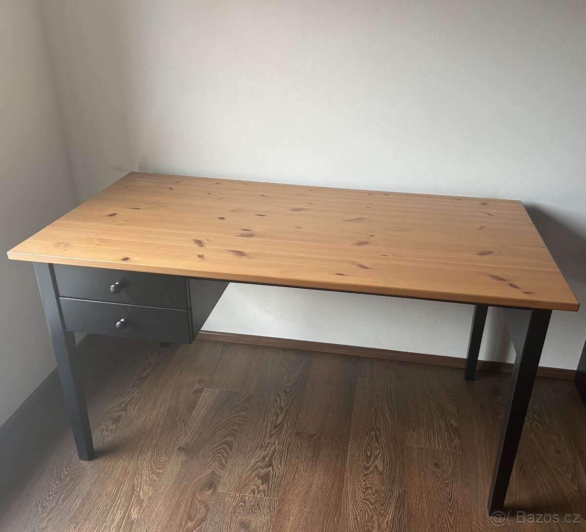Psací stůl
